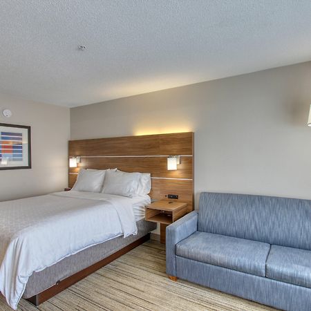 Holiday Inn Express Hotel & Suites Oshkosh - State Route 41 By Ihg Екстер'єр фото