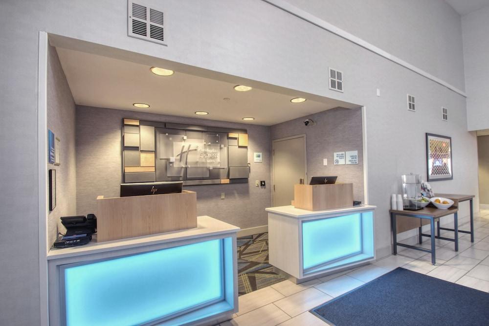 Holiday Inn Express Hotel & Suites Oshkosh - State Route 41 By Ihg Екстер'єр фото