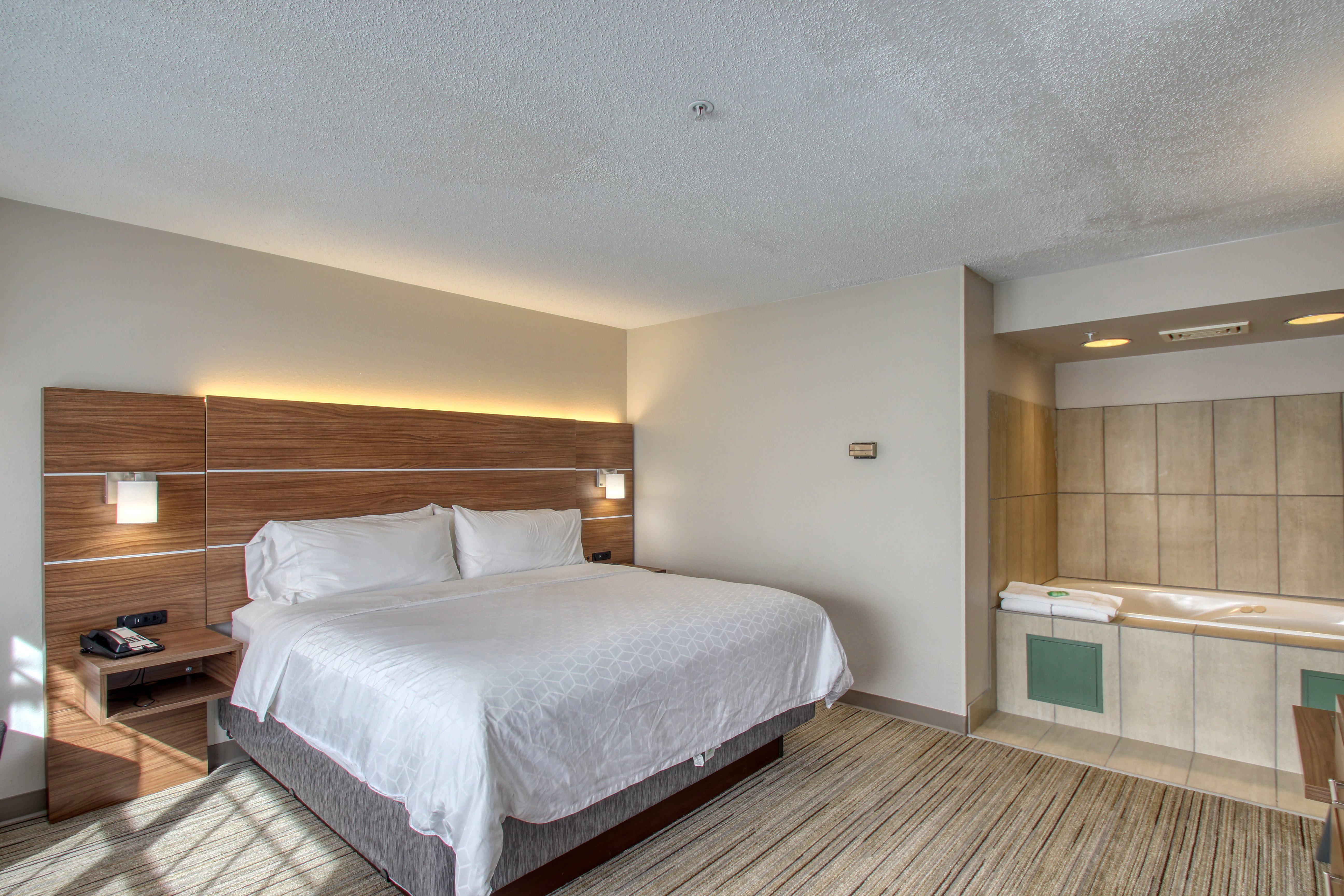 Holiday Inn Express Hotel & Suites Oshkosh - State Route 41 By Ihg Екстер'єр фото