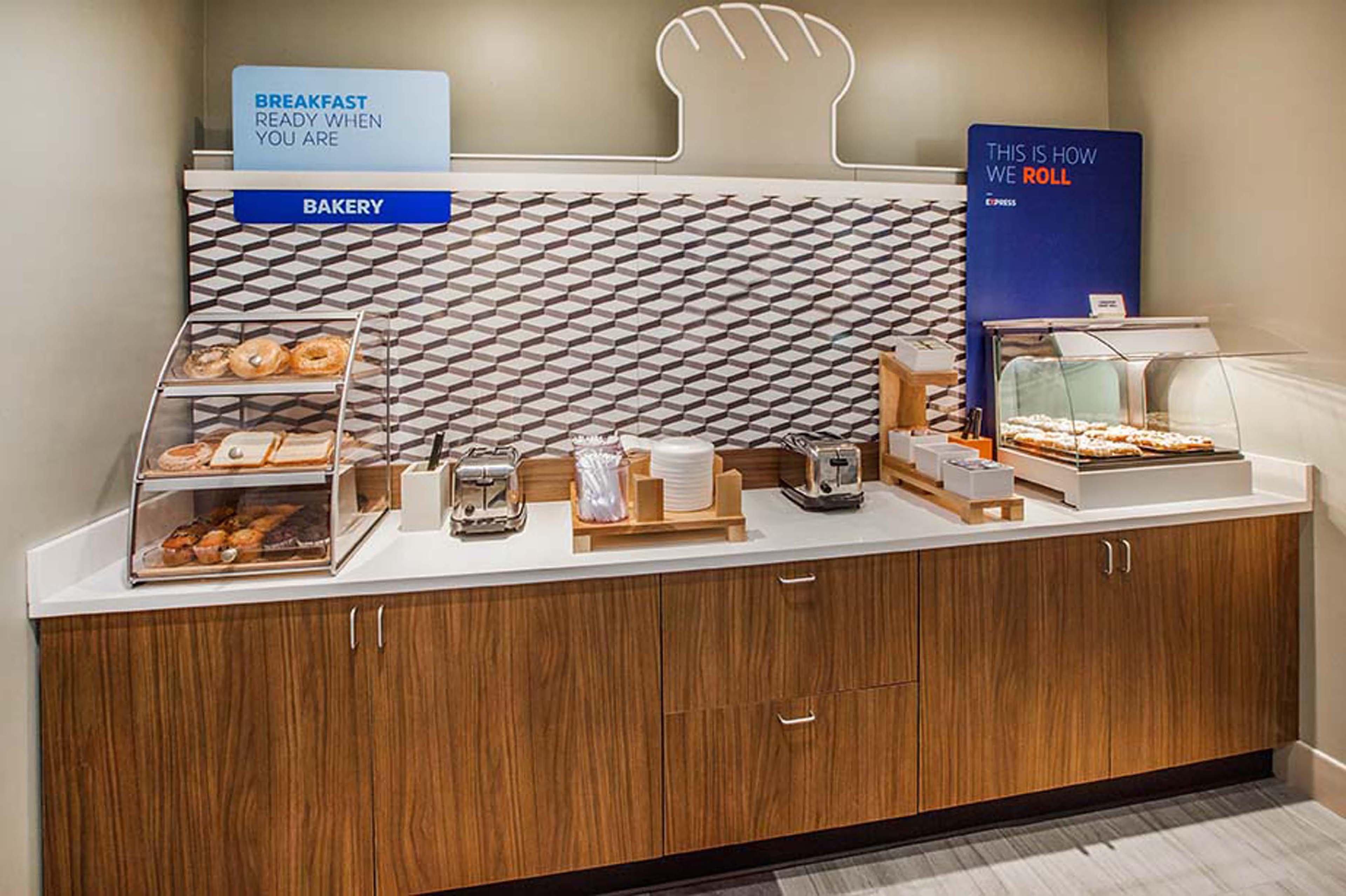 Holiday Inn Express Hotel & Suites Oshkosh - State Route 41 By Ihg Екстер'єр фото