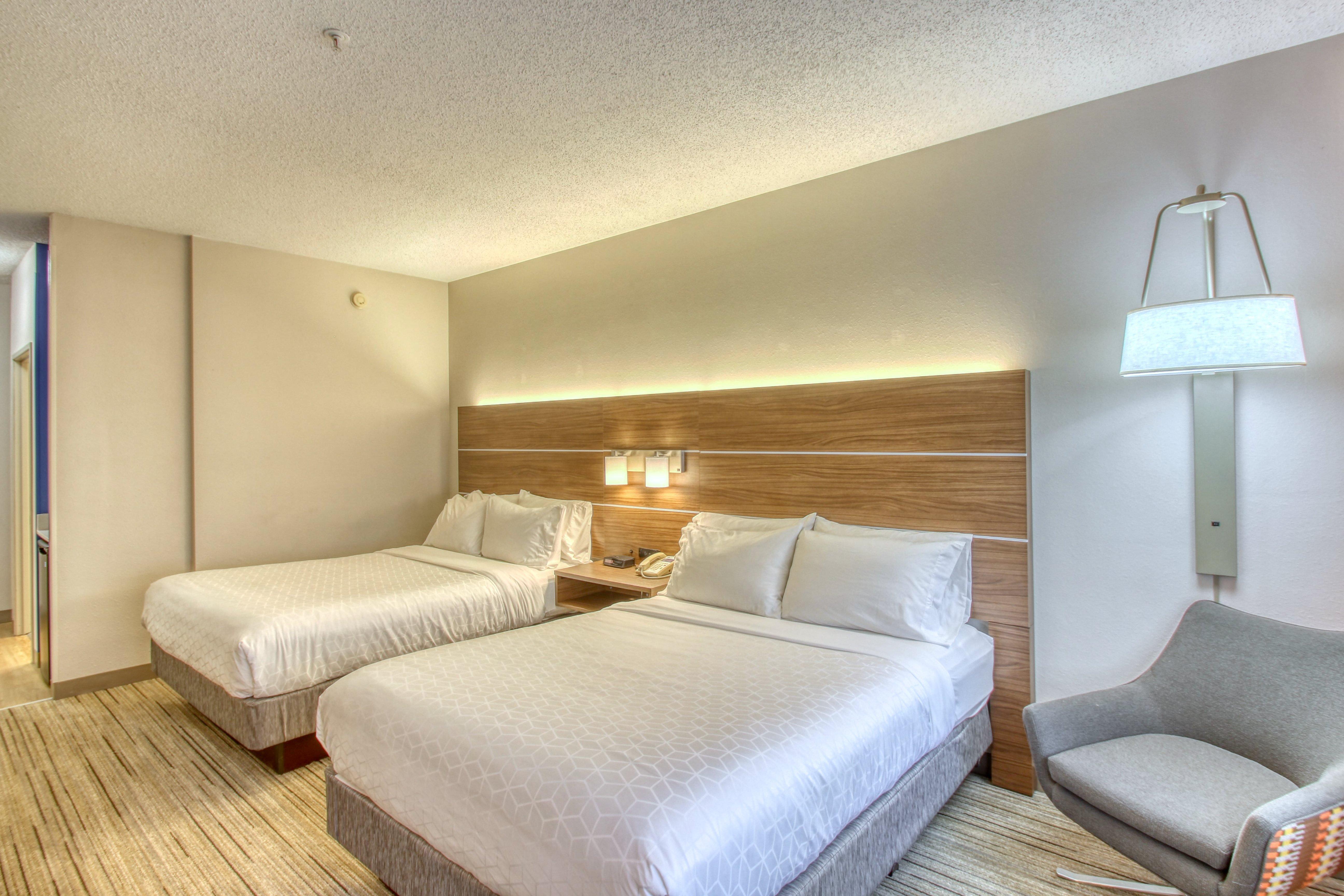 Holiday Inn Express Hotel & Suites Oshkosh - State Route 41 By Ihg Екстер'єр фото