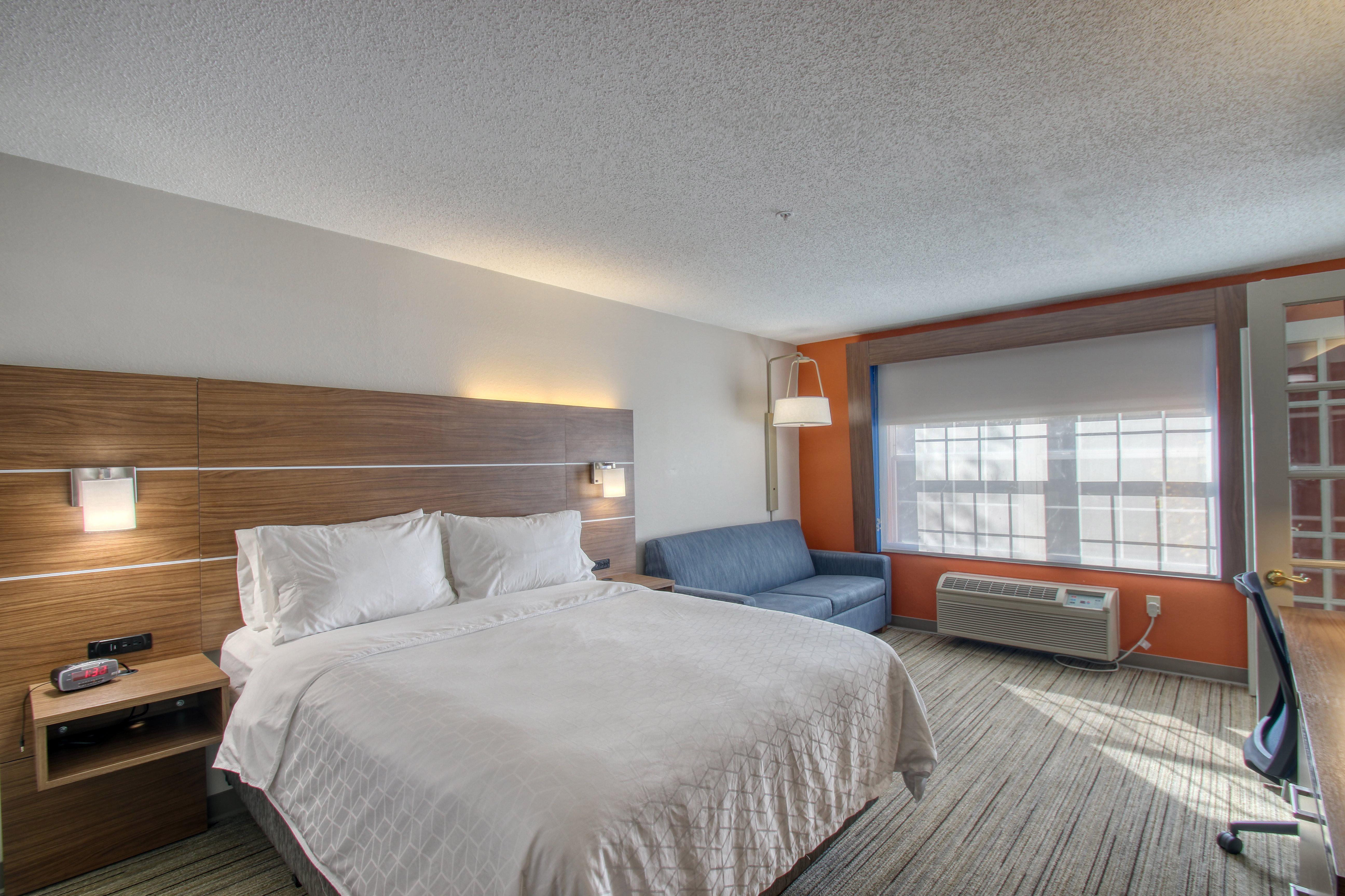 Holiday Inn Express Hotel & Suites Oshkosh - State Route 41 By Ihg Екстер'єр фото
