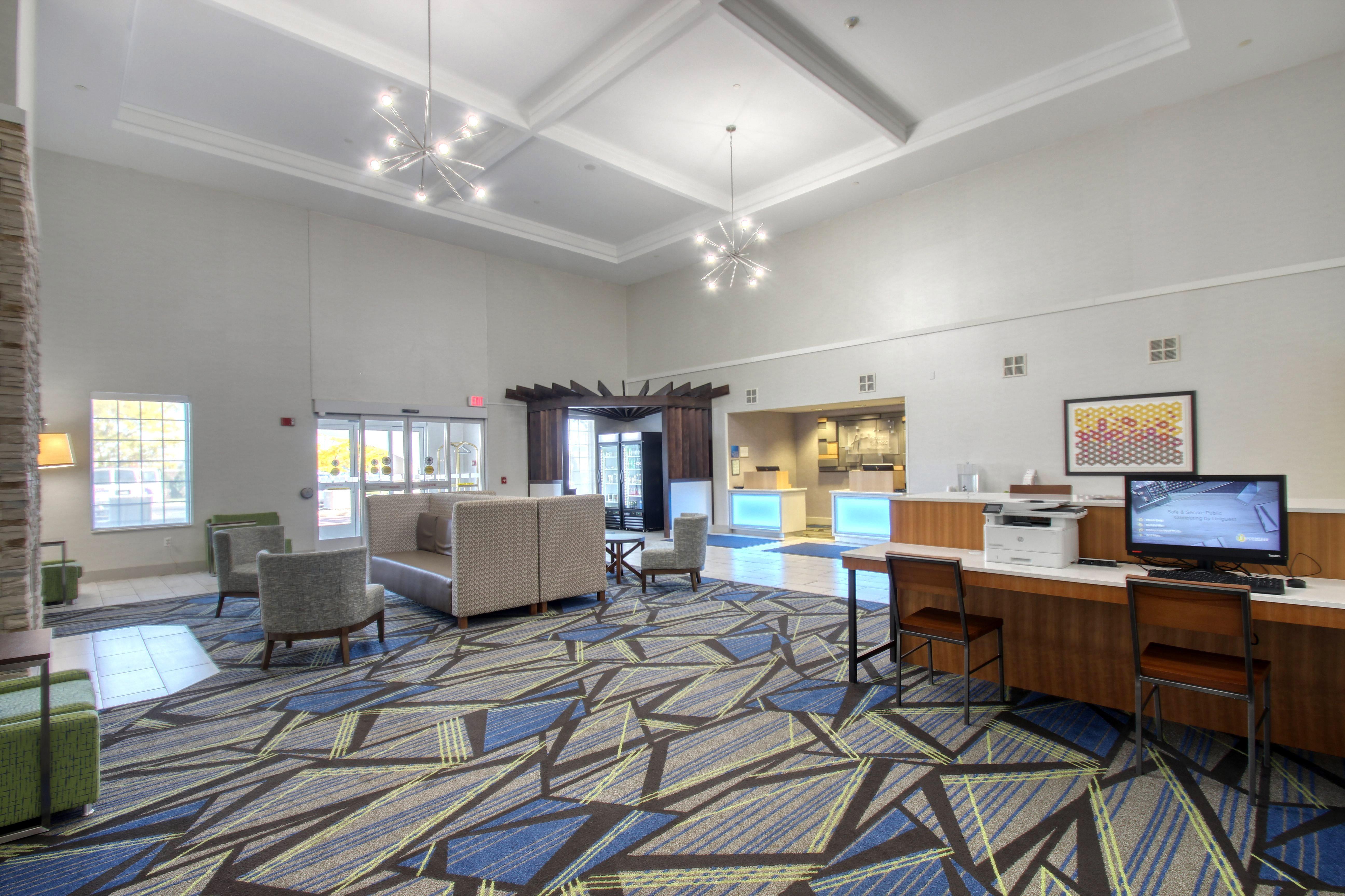 Holiday Inn Express Hotel & Suites Oshkosh - State Route 41 By Ihg Екстер'єр фото