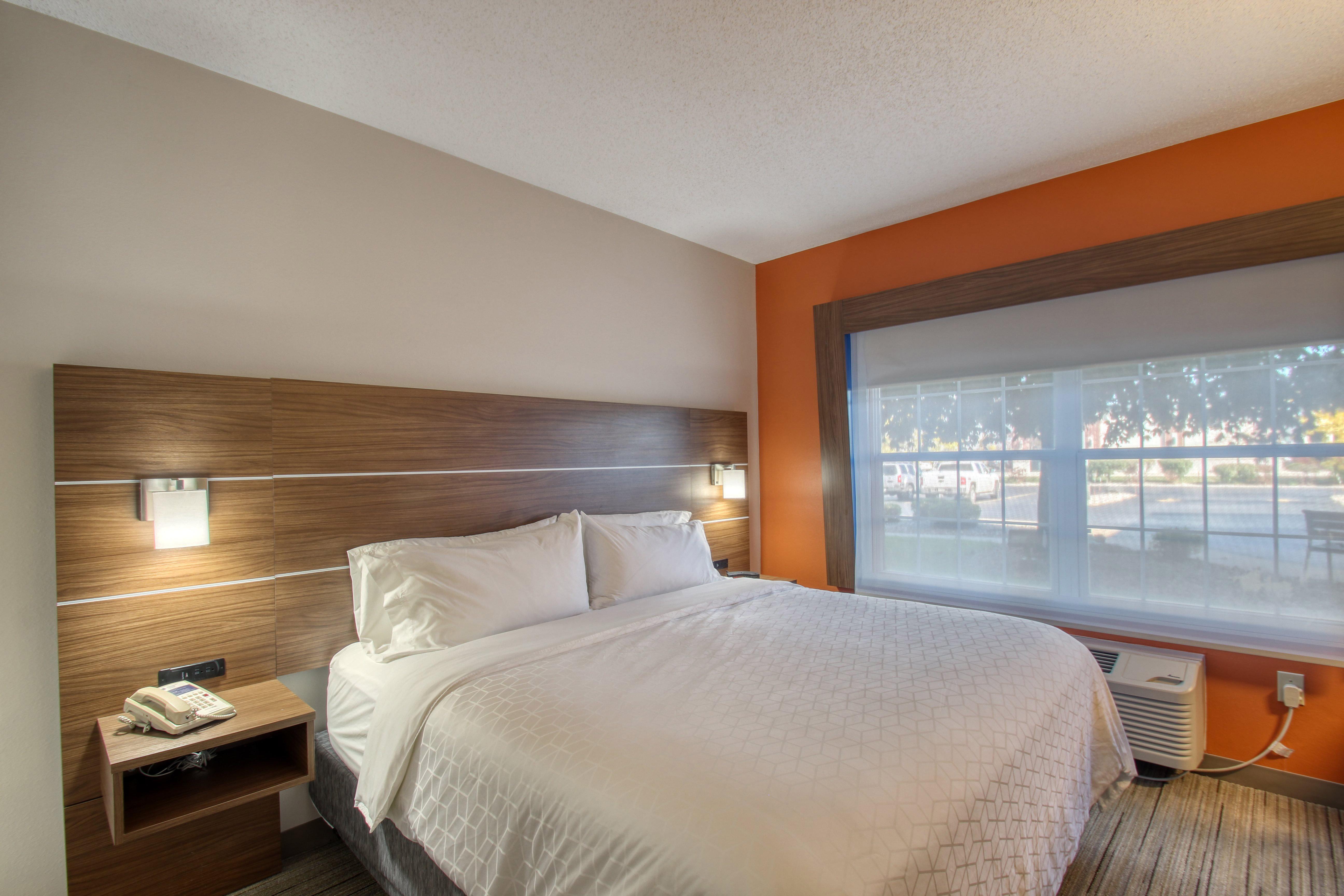 Holiday Inn Express Hotel & Suites Oshkosh - State Route 41 By Ihg Екстер'єр фото