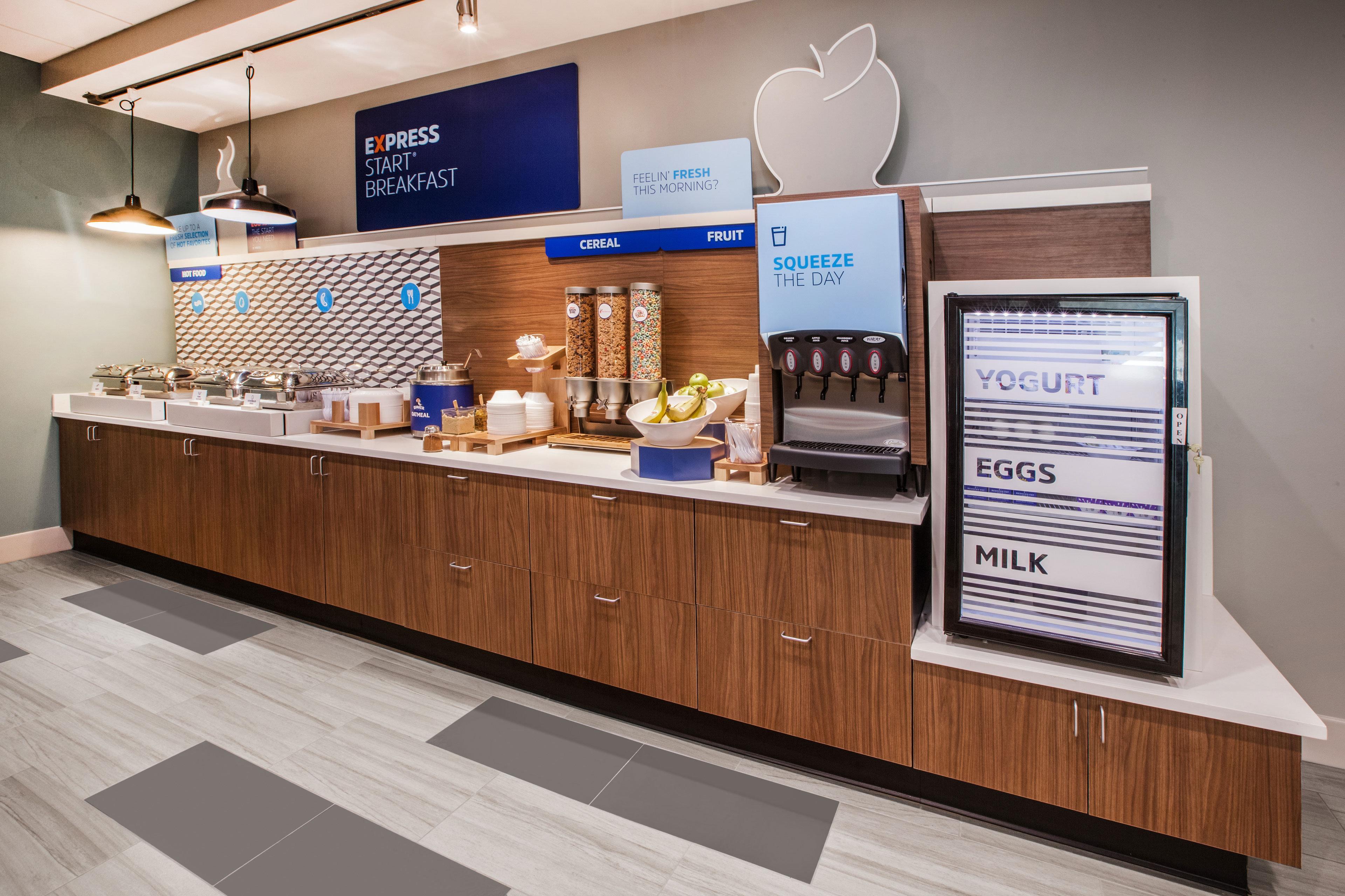 Holiday Inn Express Hotel & Suites Oshkosh - State Route 41 By Ihg Екстер'єр фото