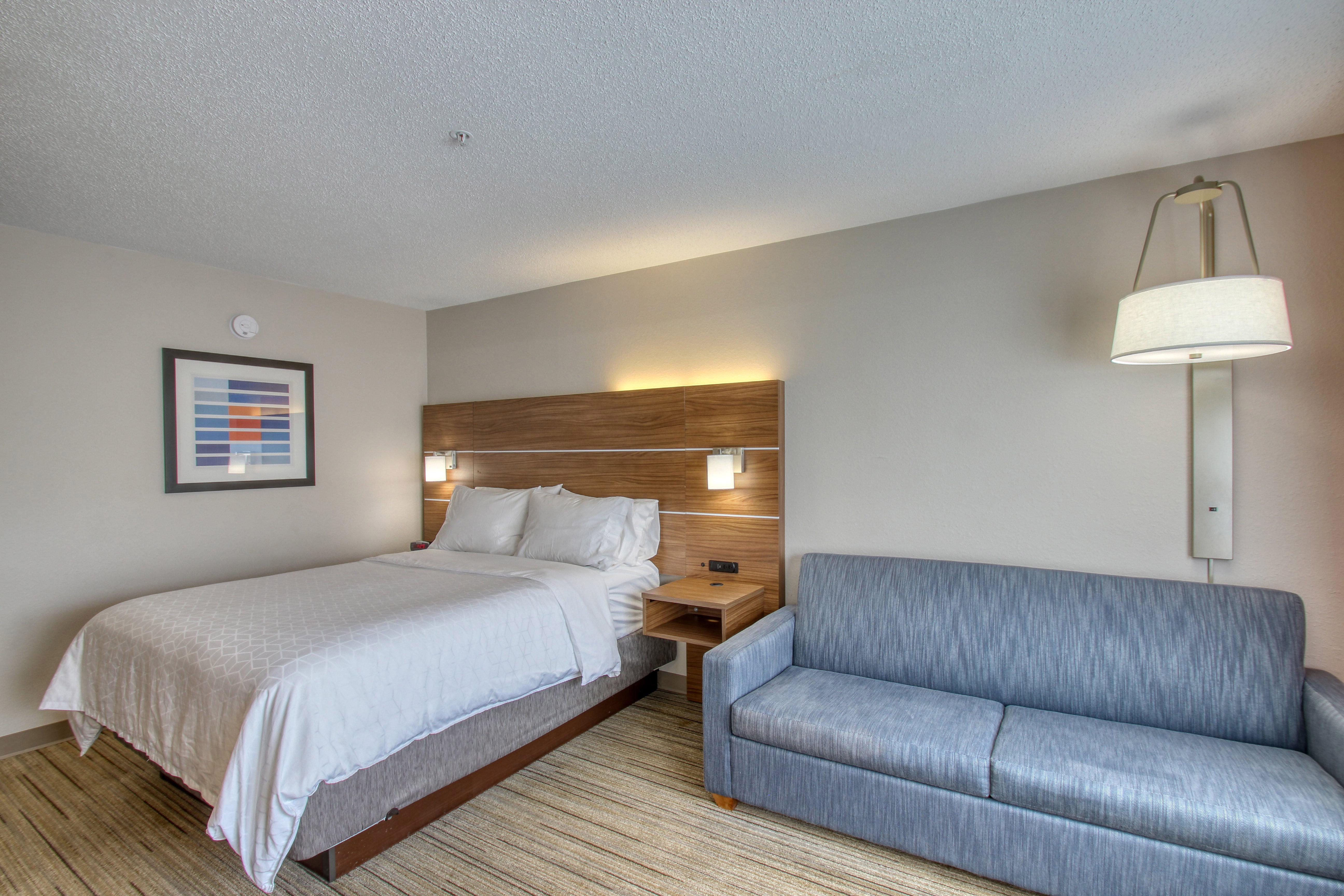 Holiday Inn Express Hotel & Suites Oshkosh - State Route 41 By Ihg Екстер'єр фото