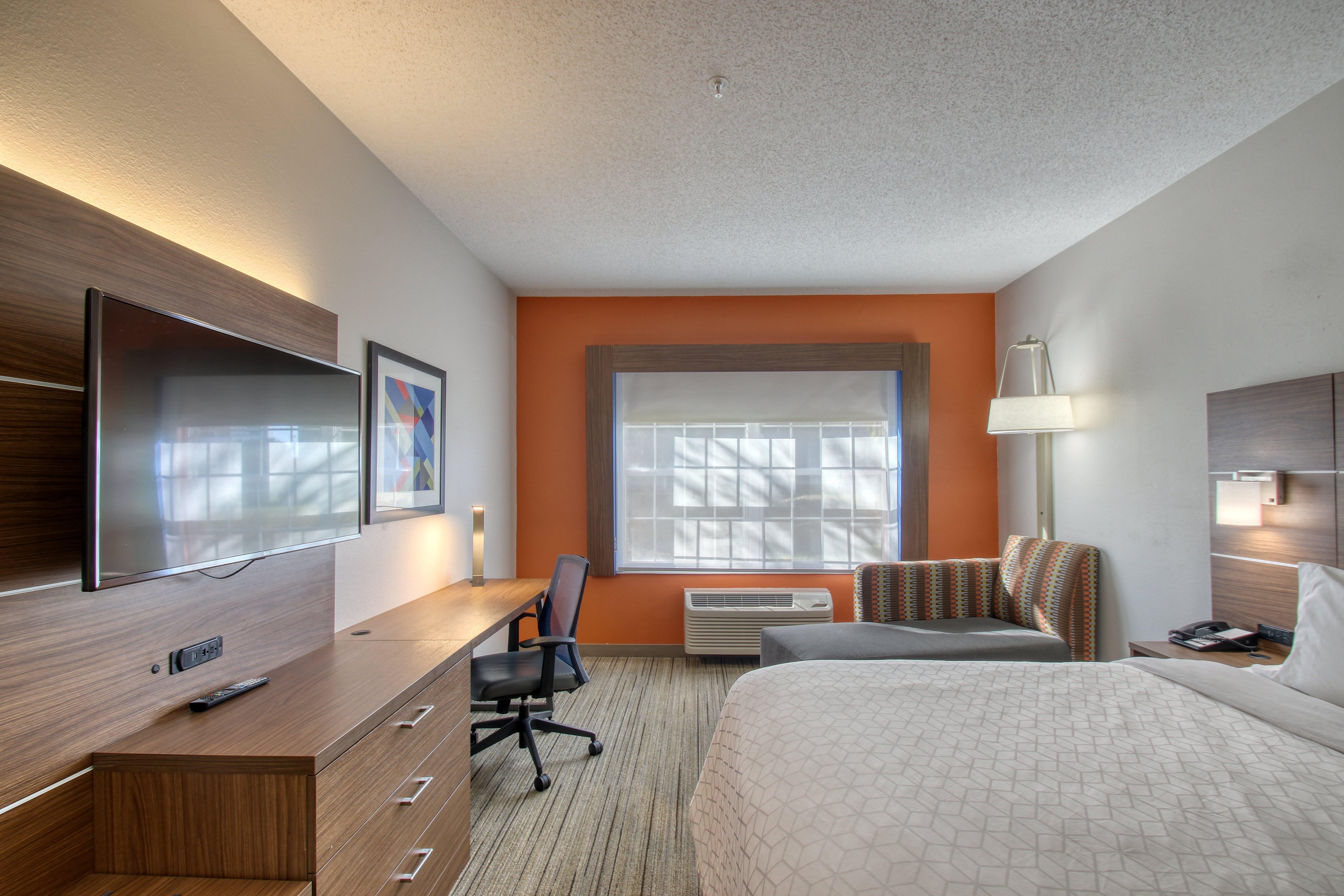 Holiday Inn Express Hotel & Suites Oshkosh - State Route 41 By Ihg Екстер'єр фото