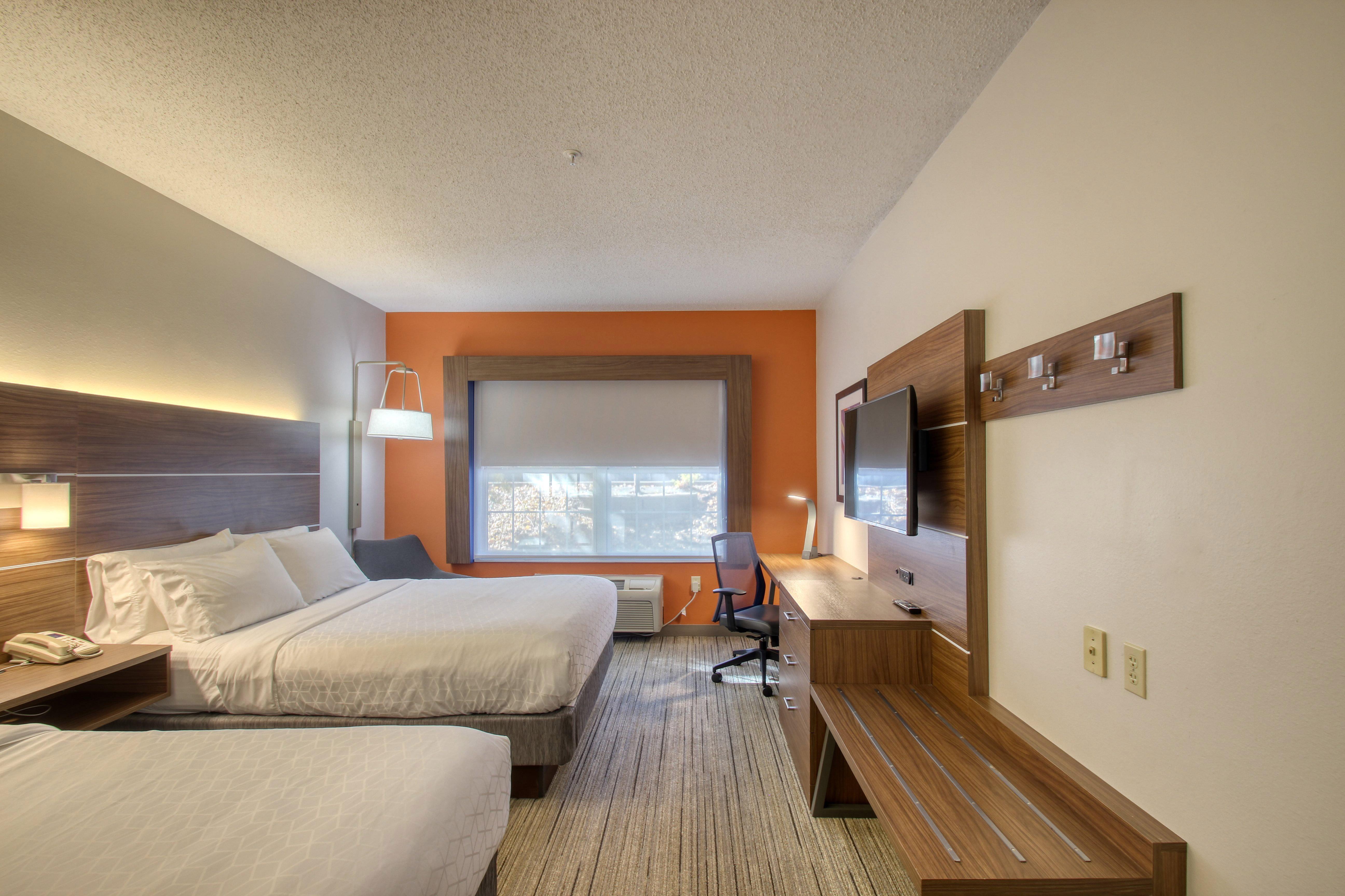 Holiday Inn Express Hotel & Suites Oshkosh - State Route 41 By Ihg Екстер'єр фото