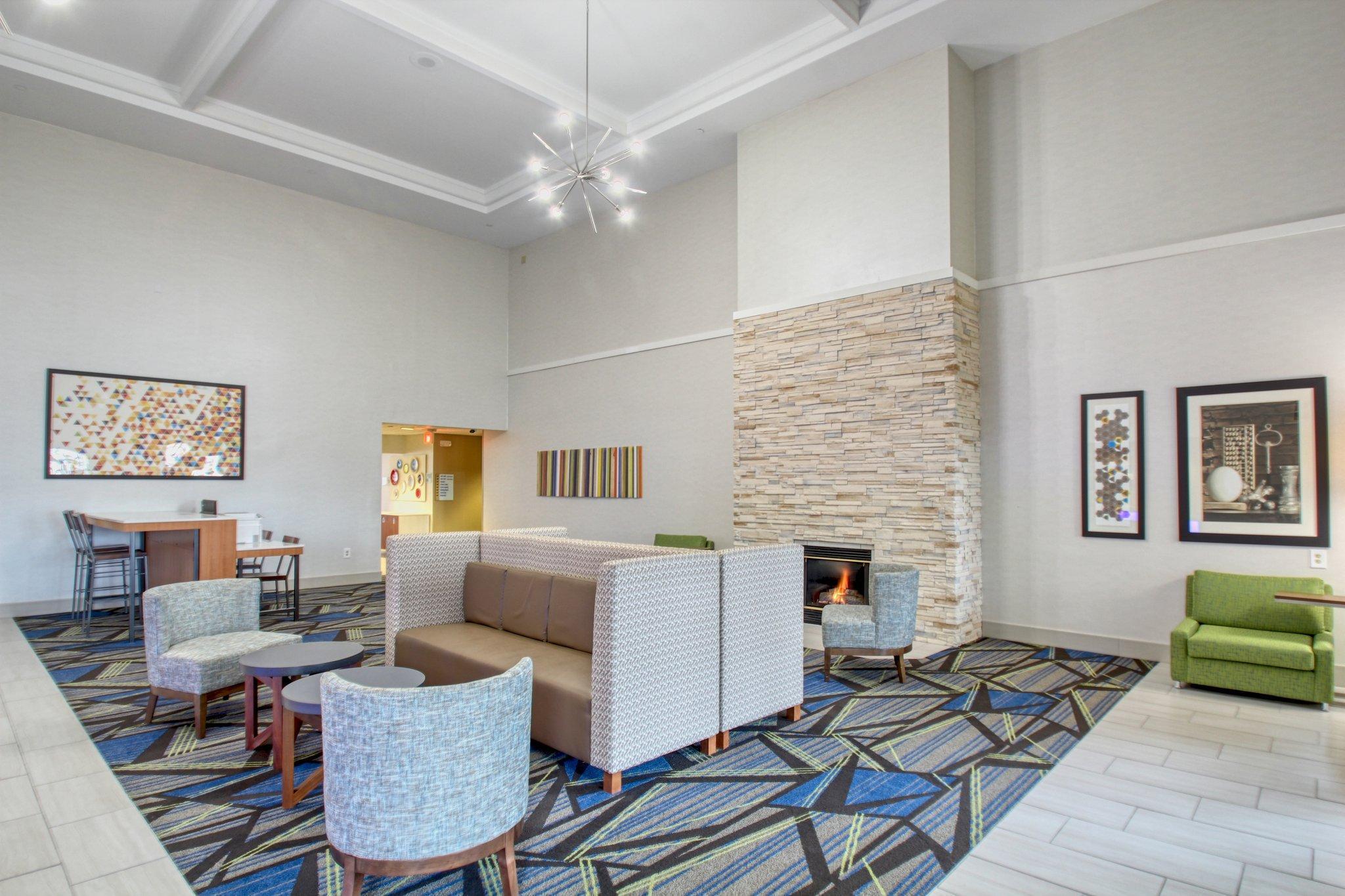 Holiday Inn Express Hotel & Suites Oshkosh - State Route 41 By Ihg Екстер'єр фото