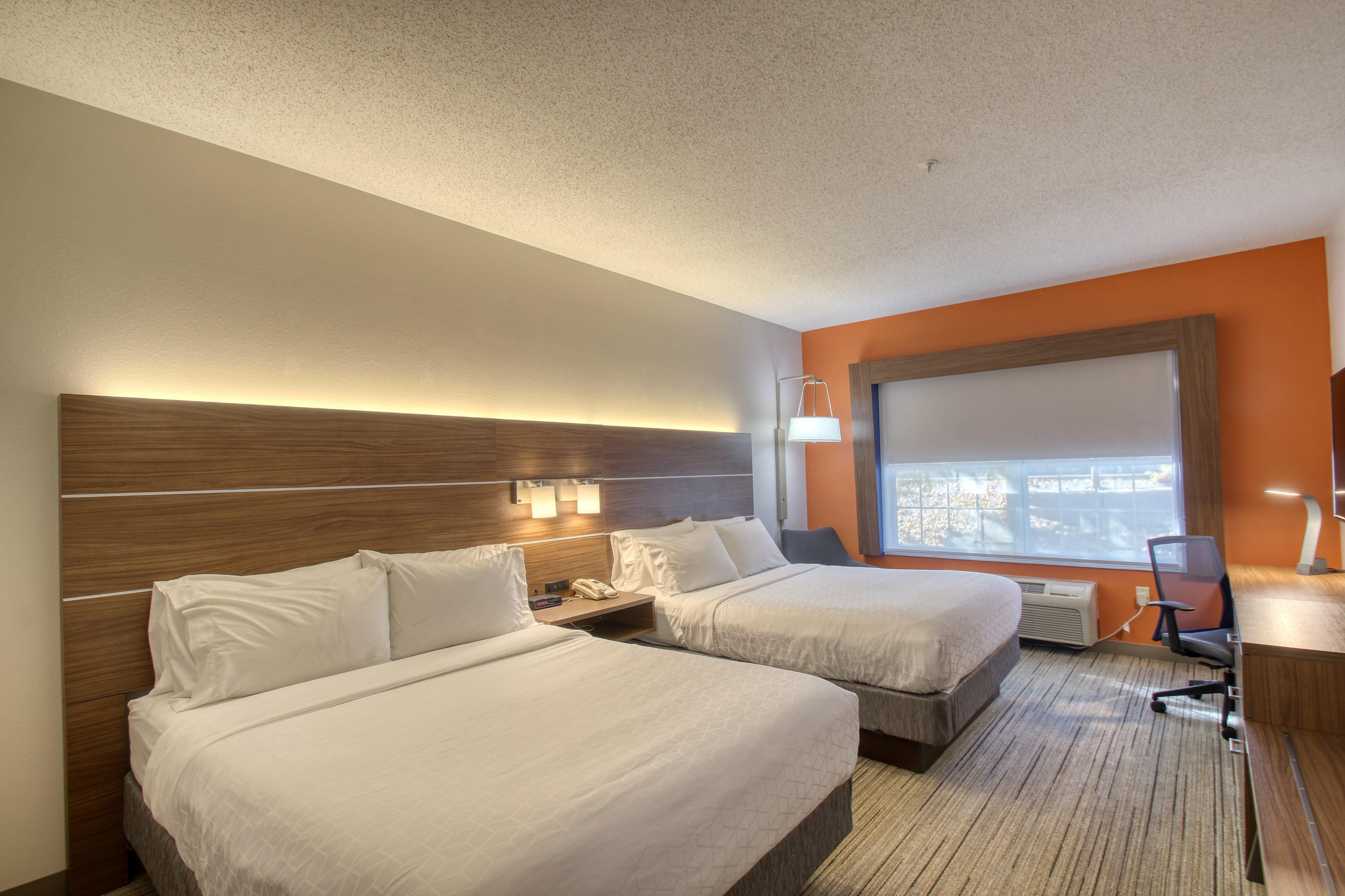 Holiday Inn Express Hotel & Suites Oshkosh - State Route 41 By Ihg Екстер'єр фото