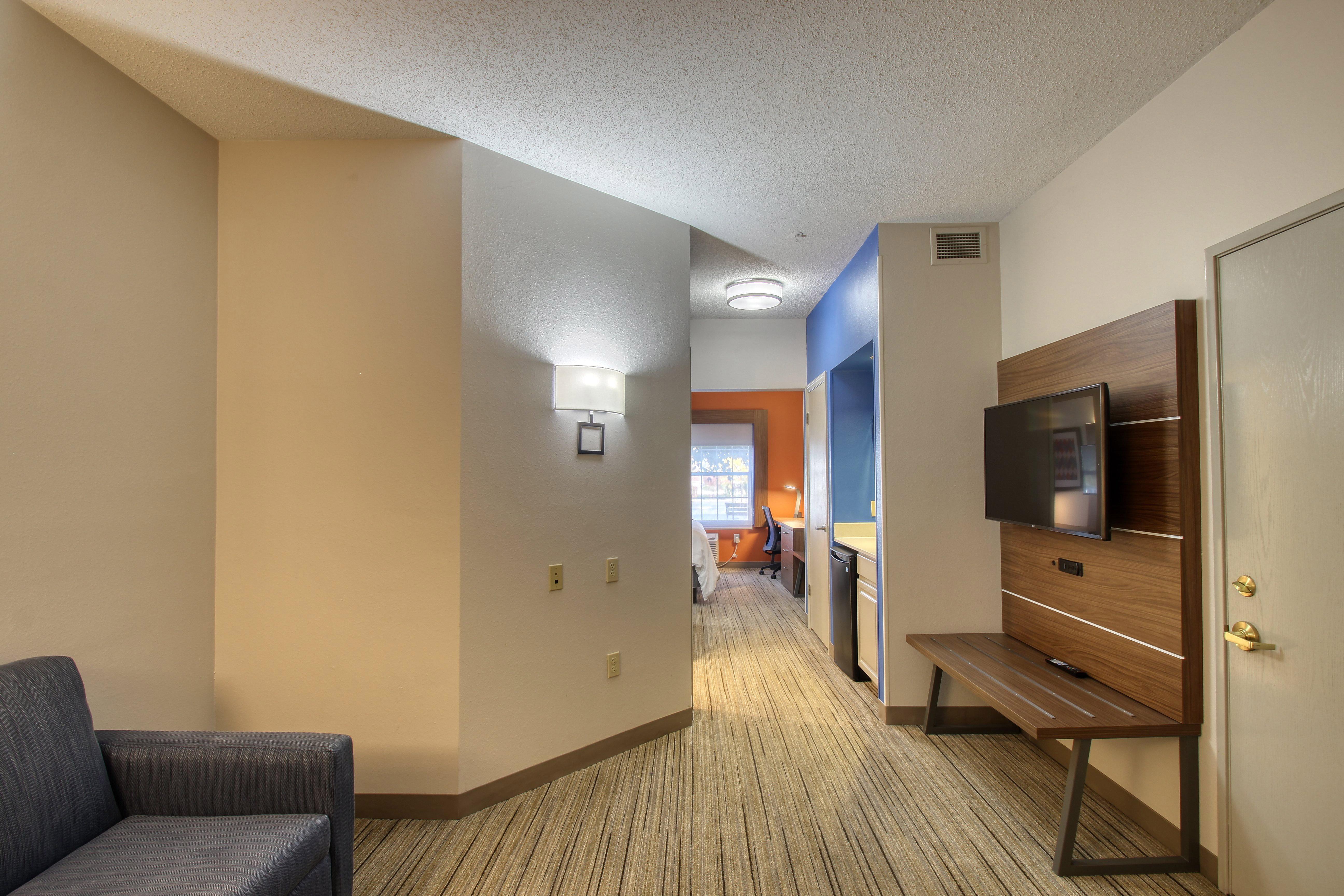 Holiday Inn Express Hotel & Suites Oshkosh - State Route 41 By Ihg Екстер'єр фото