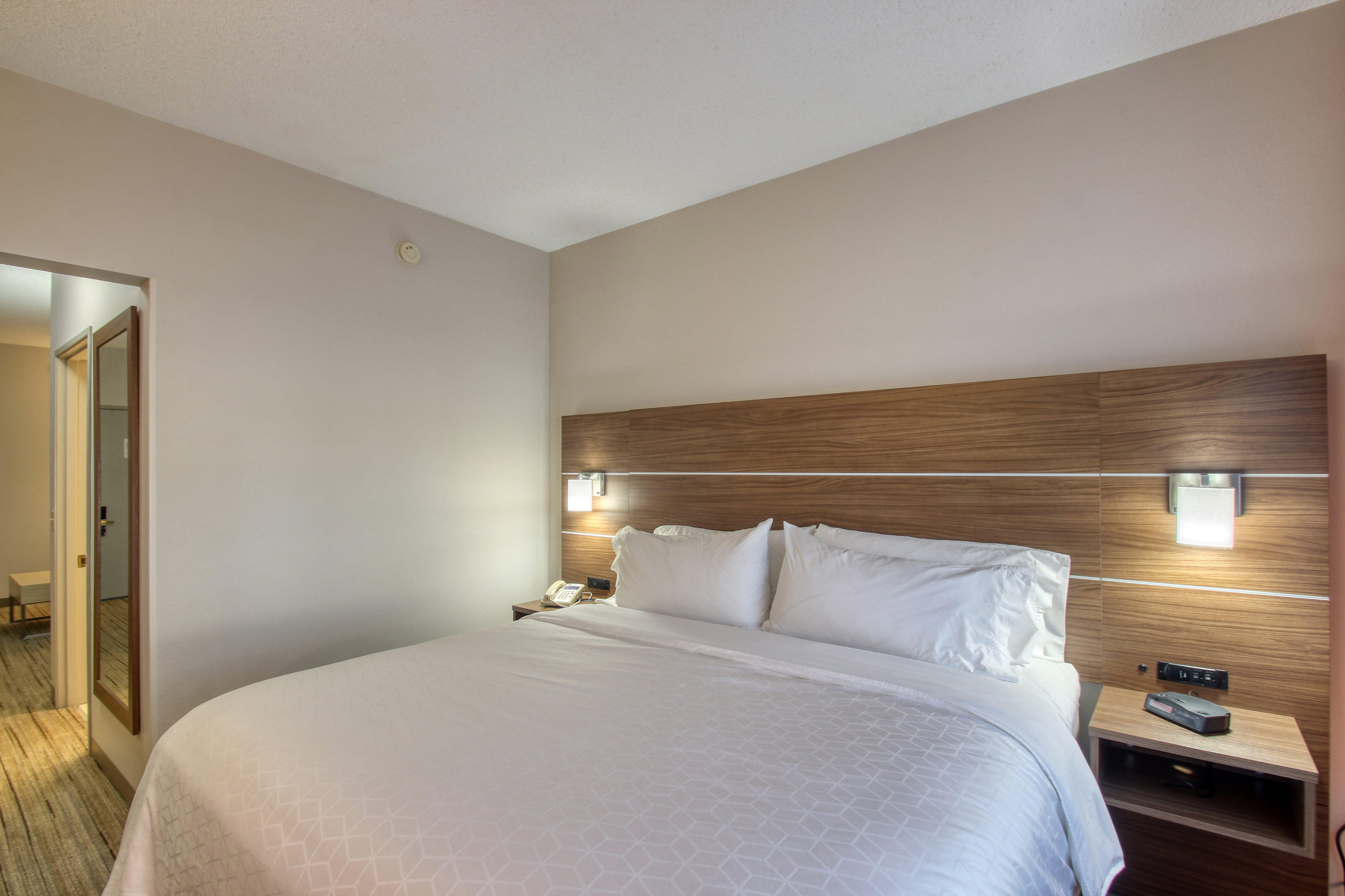 Holiday Inn Express Hotel & Suites Oshkosh - State Route 41 By Ihg Екстер'єр фото