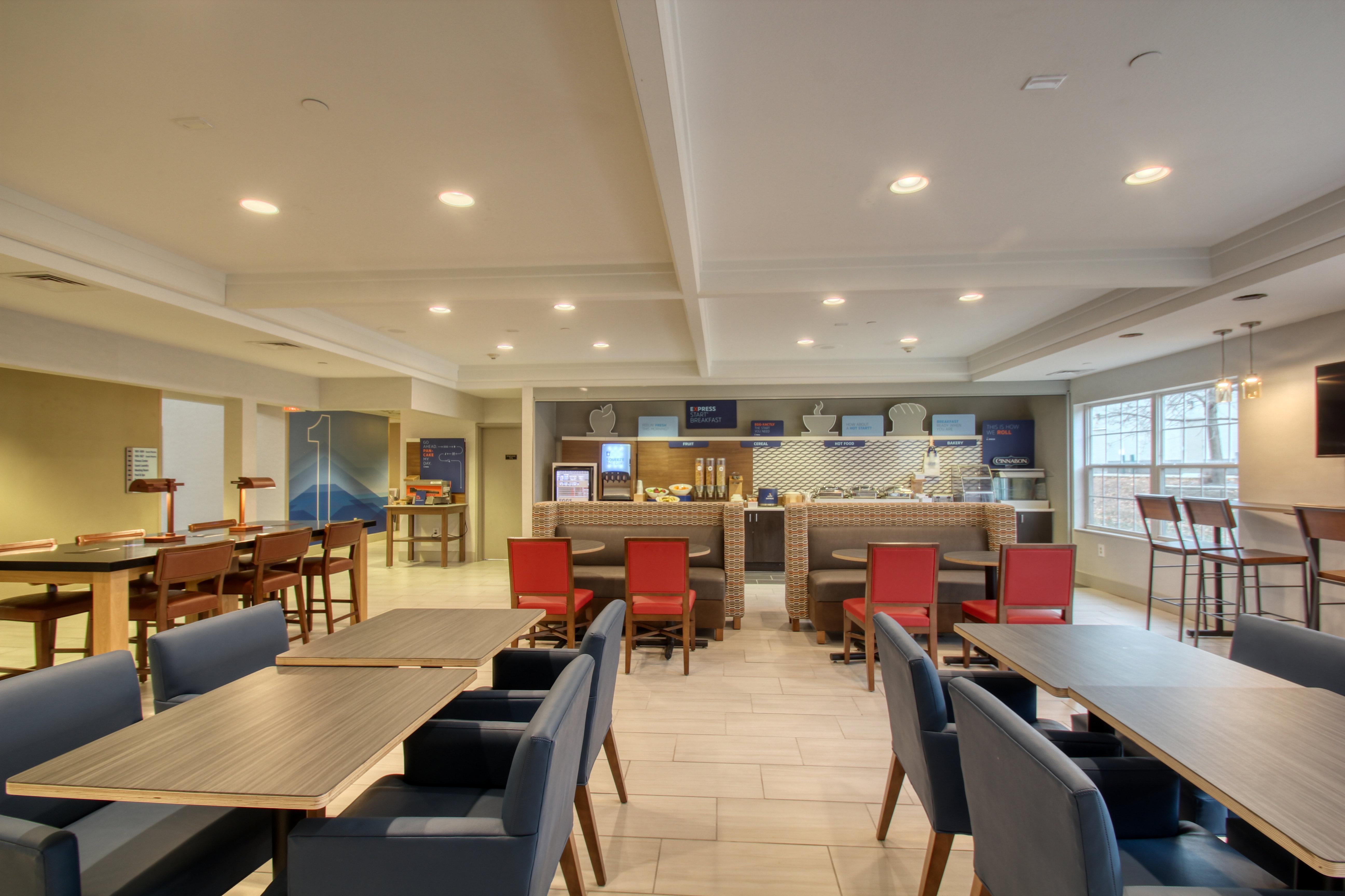 Holiday Inn Express Hotel & Suites Oshkosh - State Route 41 By Ihg Екстер'єр фото