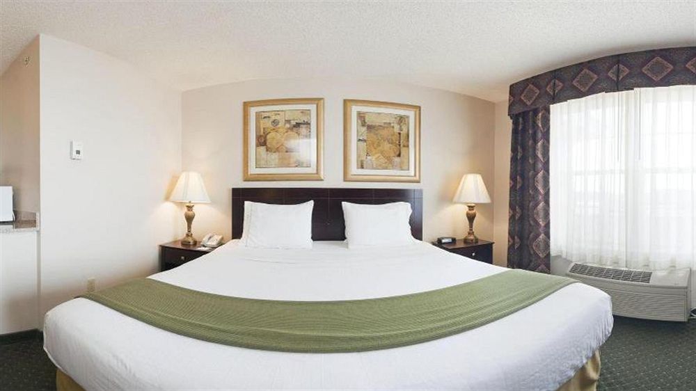 Holiday Inn Express Hotel & Suites Oshkosh - State Route 41 By Ihg Екстер'єр фото