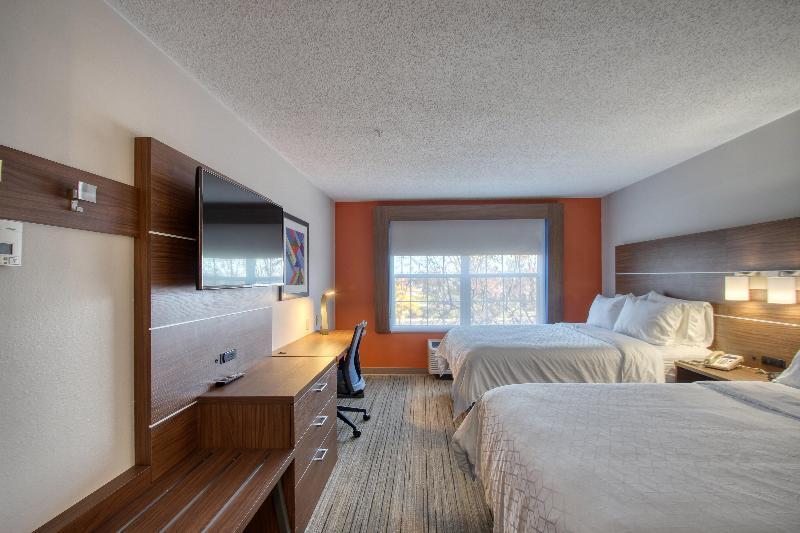 Holiday Inn Express Hotel & Suites Oshkosh - State Route 41 By Ihg Екстер'єр фото