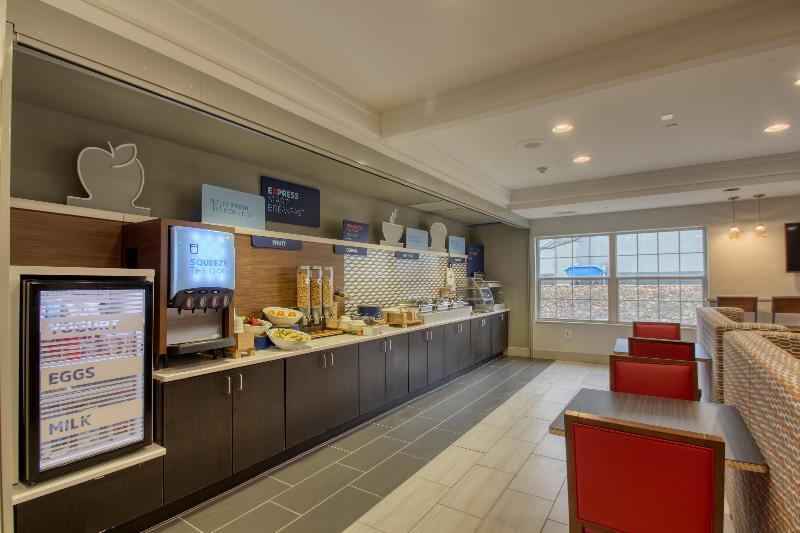 Holiday Inn Express Hotel & Suites Oshkosh - State Route 41 By Ihg Екстер'єр фото